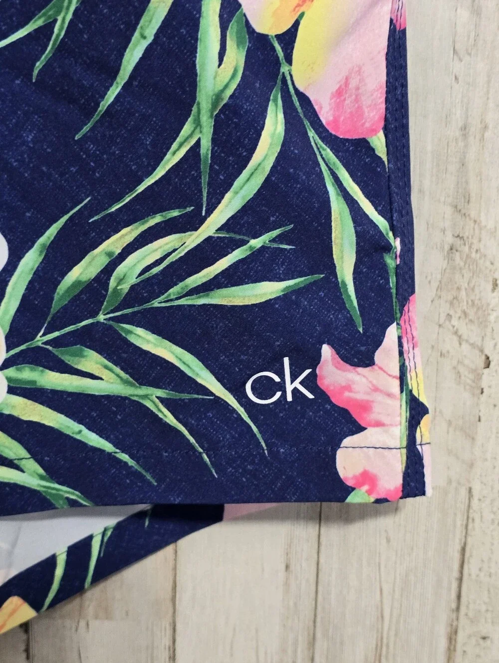 Calvin Klein Navy Tropical Floral  Swim Trunks Board Shorts Size Medium